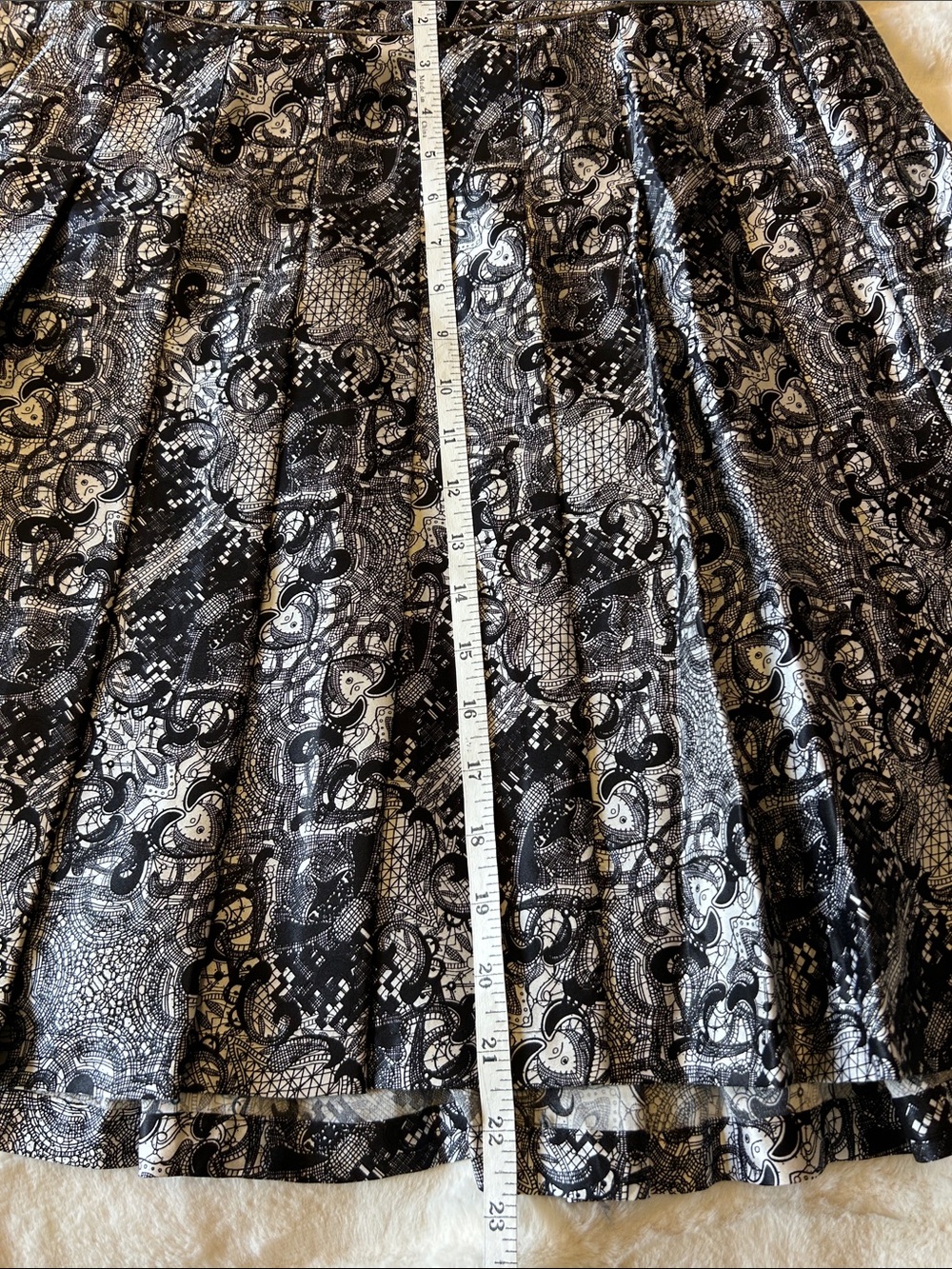Brooks Brothers Black and White Pleated Silk Skirt Size 10 - Picture 7 of 10